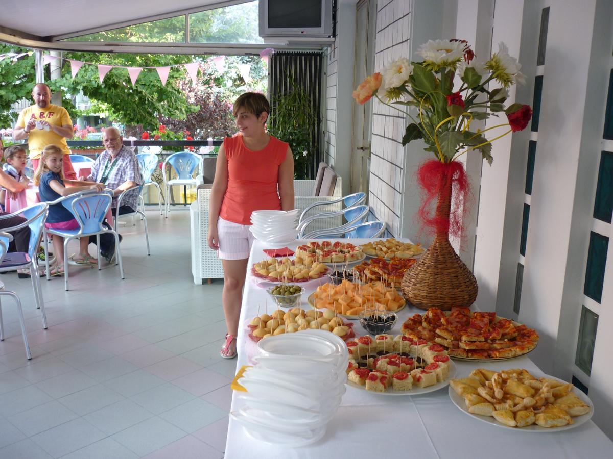 Hotel Latini ريميني المظهر الخارجي الصورة