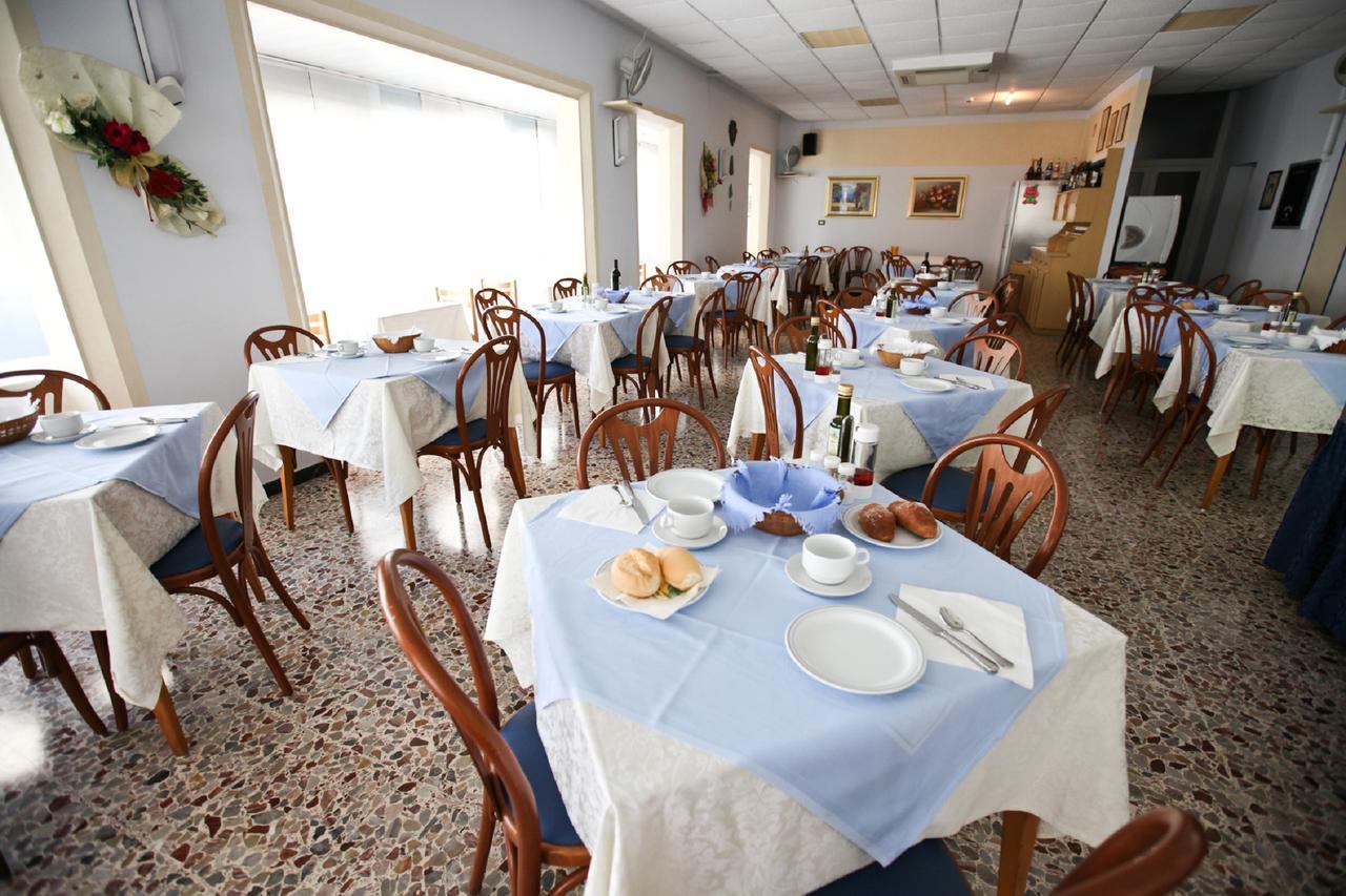 Hotel Latini ريميني المظهر الخارجي الصورة