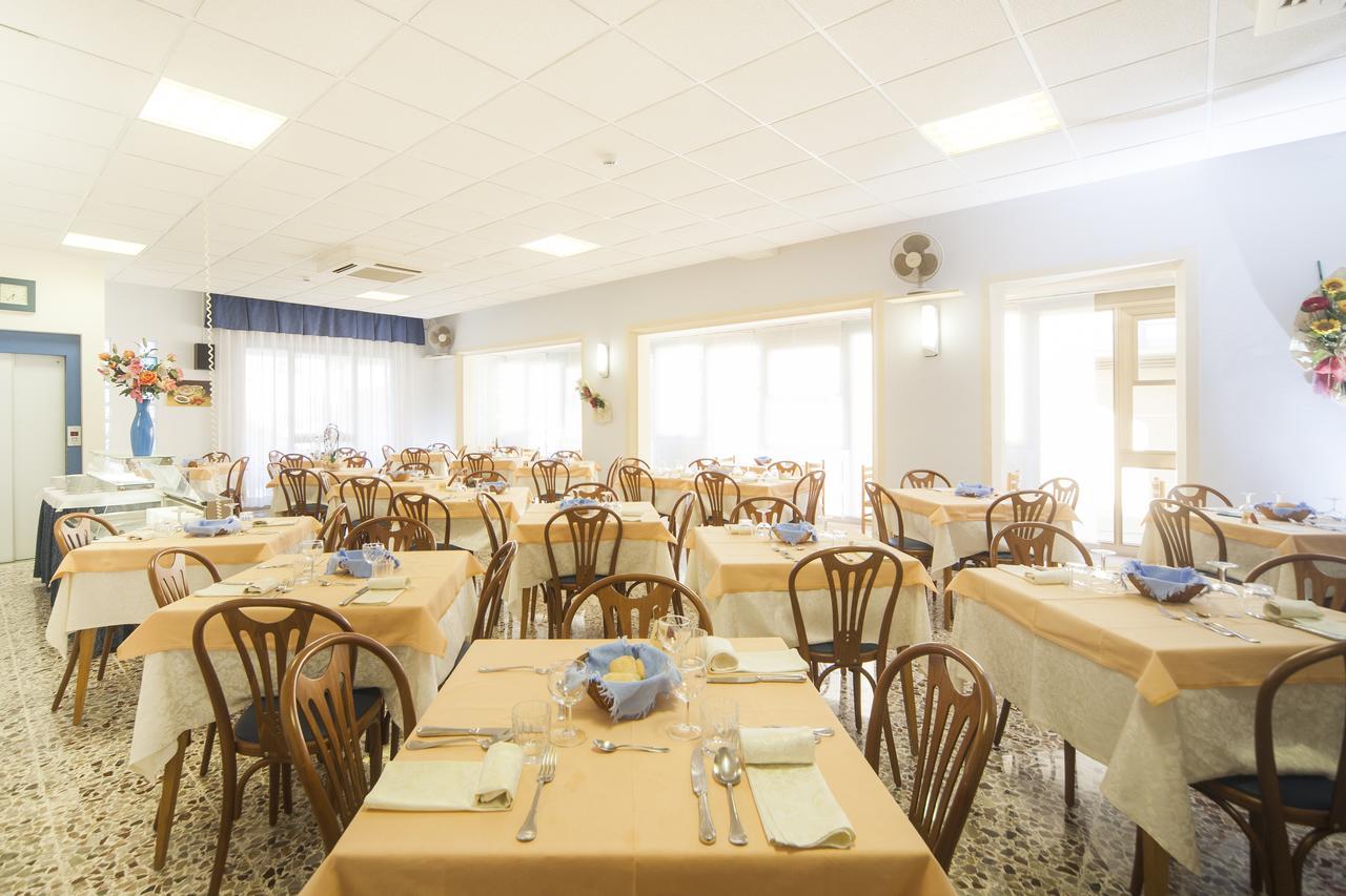 Hotel Latini ريميني المظهر الخارجي الصورة