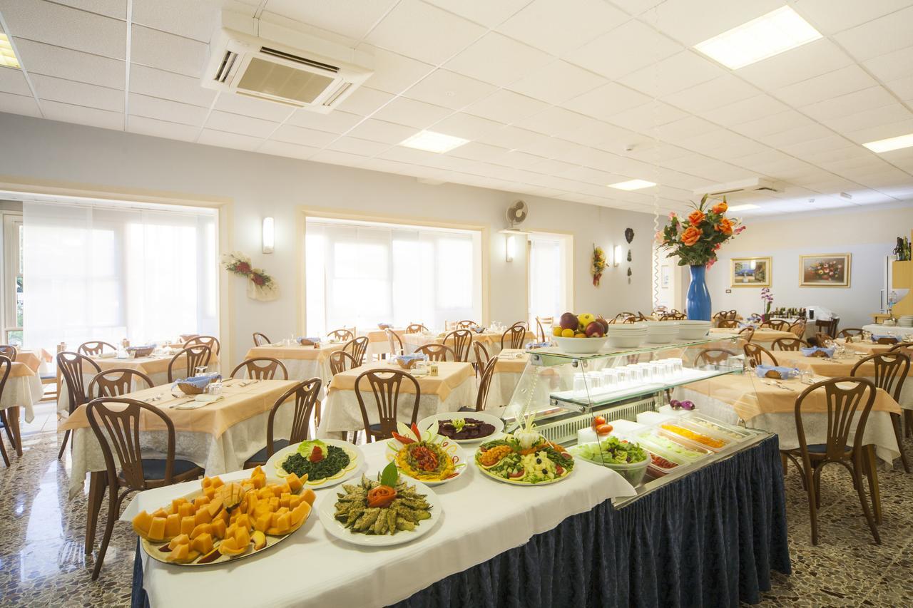 Hotel Latini ريميني المظهر الخارجي الصورة