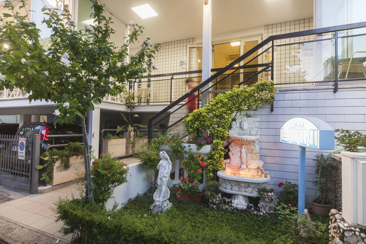Hotel Latini ريميني المظهر الخارجي الصورة