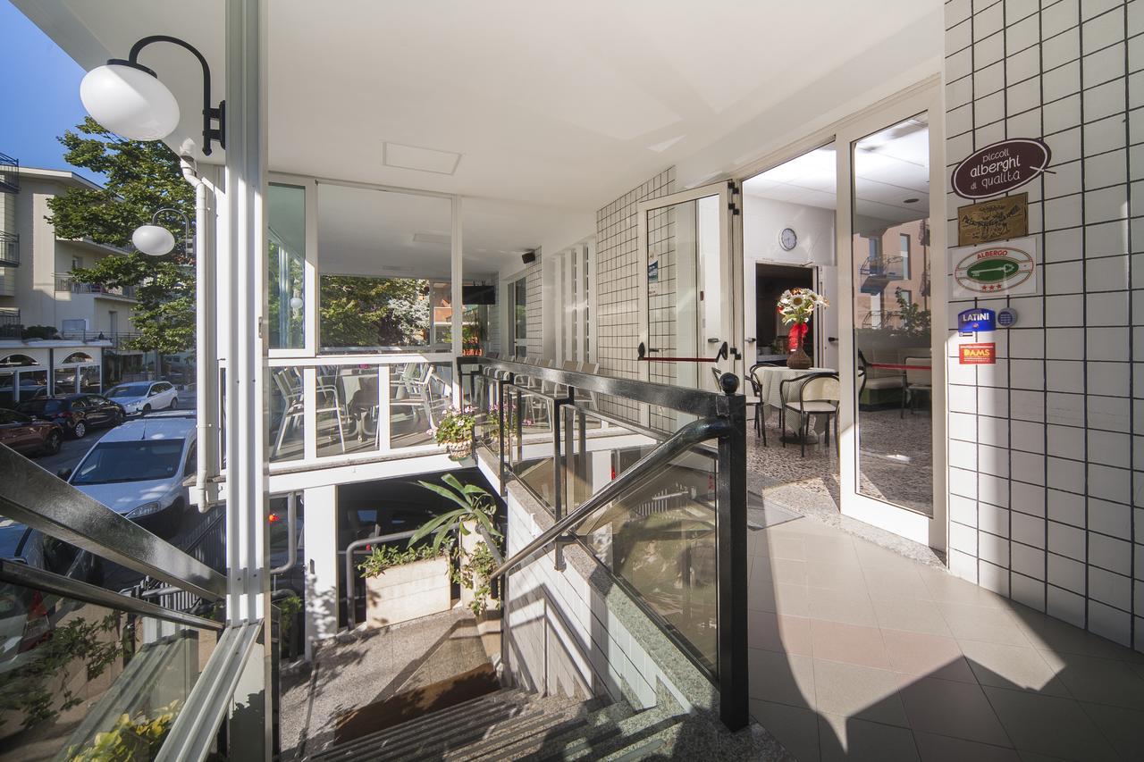 Hotel Latini ريميني المظهر الخارجي الصورة