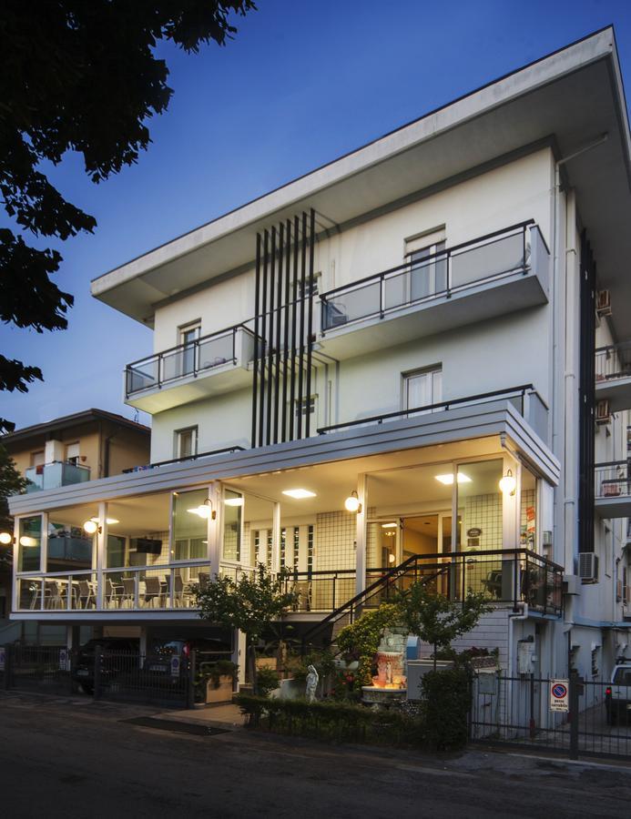 Hotel Latini ريميني المظهر الخارجي الصورة